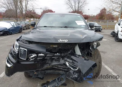 2019 Jeep Grand Cherokee Laredo E 4X4 z USA, uszkodzony, nr VIN 1C4RJFAG5KC736940